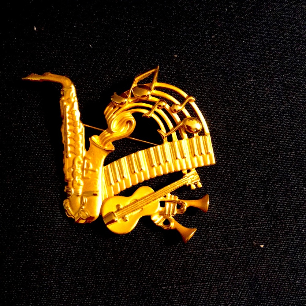 Golden Musical Brooch🎃